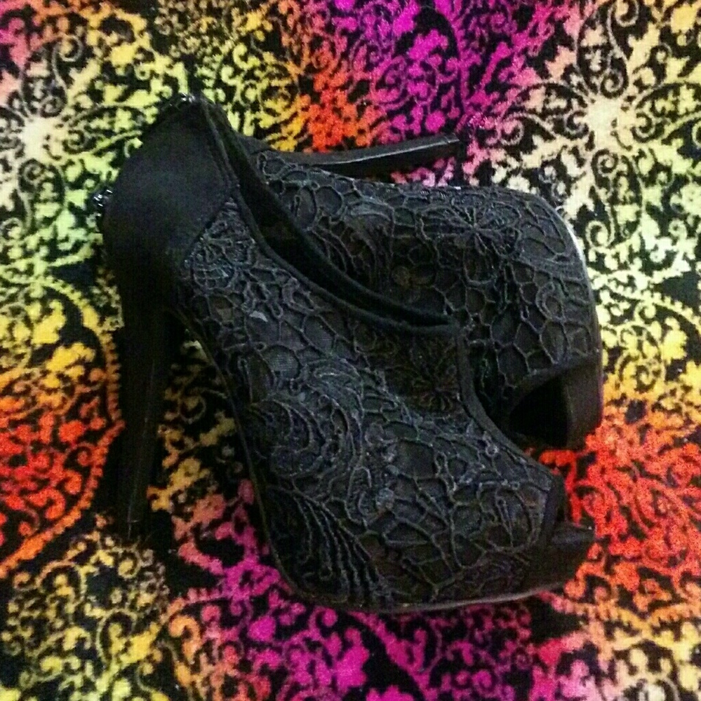 Elle Peep Toe Black Lacey Heels